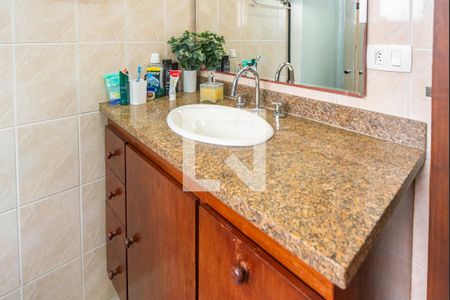 Casa à venda com 217m², 4 quartos e 2 vagas Casa à venda com 217m², 4 quartos e 2 vagasBanheiro 2