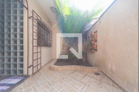 Casa à venda com 217m², 4 quartos e 2 vagas Casa à venda com 217m², 4 quartos e 2 vagasQuintal e Jardim