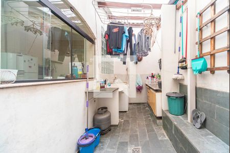 Casa à venda com 217m², 4 quartos e 2 vagas Casa à venda com 217m², 4 quartos e 2 vagasÁrea de Serviço