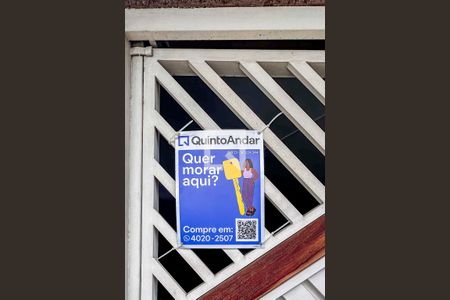 Casa à venda com 217m², 4 quartos e 2 vagas Casa à venda com 217m², 4 quartos e 2 vagasPlaca Banner Instalada na Fachada