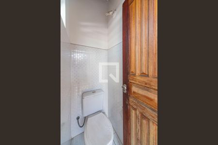 Casa à venda com 217m², 4 quartos e 2 vagas Casa à venda com 217m², 4 quartos e 2 vagasBanheiro da Varanda Gourmet