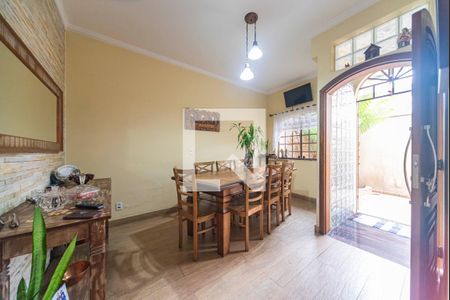 Casa à venda com 217m², 4 quartos e 2 vagas Casa à venda com 217m², 4 quartos e 2 vagasCopa