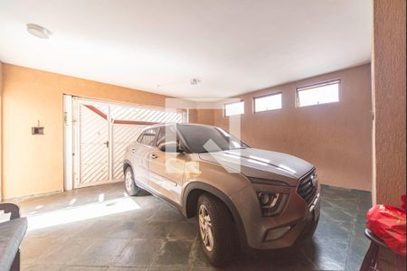 Casa à venda com 217m², 4 quartos e 2 vagas Casa à venda com 217m², 4 quartos e 2 vagasGaragem