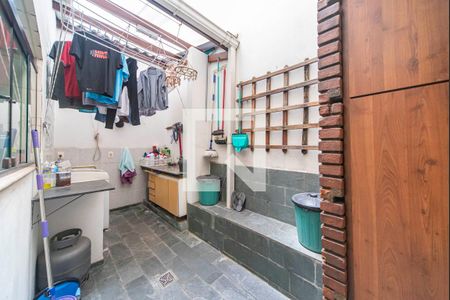 Casa à venda com 217m², 4 quartos e 2 vagas Casa à venda com 217m², 4 quartos e 2 vagasÁrea de Serviço