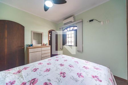 Casa à venda com 217m², 4 quartos e 2 vagas Casa à venda com 217m², 4 quartos e 2 vagasQuarto 3