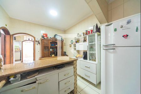 Casa à venda com 217m², 4 quartos e 2 vagas Casa à venda com 217m², 4 quartos e 2 vagasCozinha
