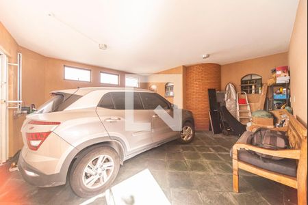 Casa à venda com 217m², 4 quartos e 2 vagas Casa à venda com 217m², 4 quartos e 2 vagasGaragem