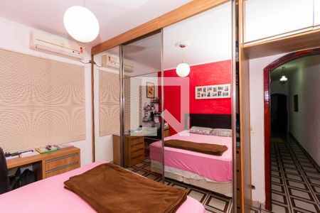 Casa à venda com 200m², 5 quartos e 4 vagasQuarto 2