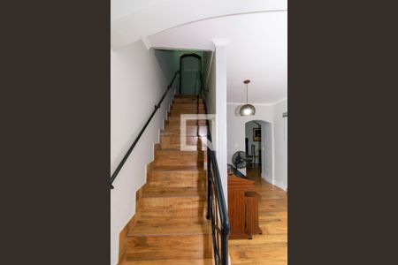 Casa à venda com 200m², 5 quartos e 4 vagasCasa 2 - Escada