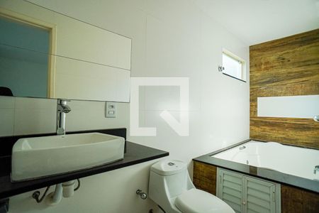 Banheiro da Suíte de casa de condomínio à venda com 3 quartos, 135m² em Várzea das Moças, Niterói