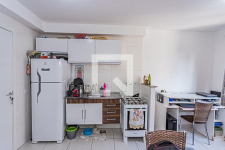Sala, cozinha e área de serviço de apartamento à venda com 2 quartos, 32m² em Vila Anastácio, São Paulo