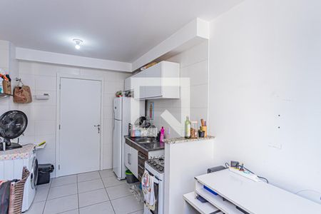 Sala, cozinha e área de serviço de apartamento para alugar com 2 quartos, 32m² em Vila Anastácio, São Paulo