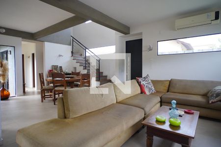 Sala de casa para alugar com 4 quartos, 200m² em Rio Tavares Central, Florianópolis