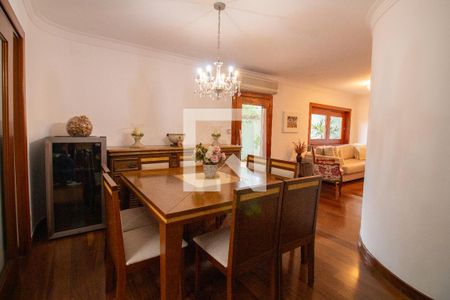 Sala de casa à venda com 4 quartos, 280m² em Jardim das Vertentes, São Paulo