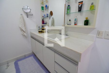 Casa à venda com 280m², 4 quartos e 2 vagasBanheiro 2