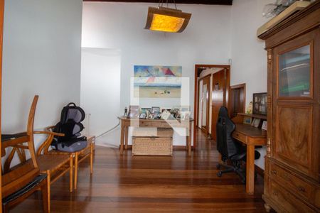 Casa à venda com 280m², 4 quartos e 2 vagasEscritório 