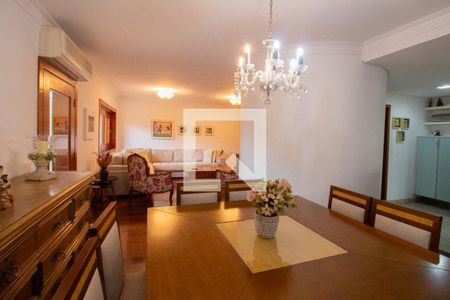 Casa à venda com 280m², 4 quartos e 2 vagasSala