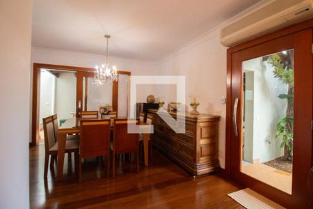 Sala de casa à venda com 4 quartos, 280m² em Jardim das Vertentes, São Paulo