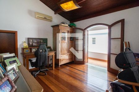 Casa à venda com 280m², 4 quartos e 2 vagasEscritório 