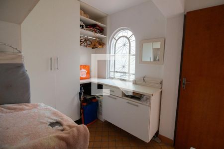 Casa à venda com 280m², 4 quartos e 2 vagasQuarto de serviço 