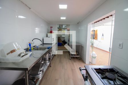 Casa à venda com 280m², 4 quartos e 2 vagasQuarto de serviço 