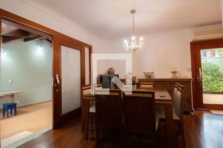 Sala de casa à venda com 4 quartos, 280m² em Jardim das Vertentes, São Paulo