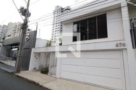Casa para alugar com 280m², 3 quartos e 2 vagasFachada