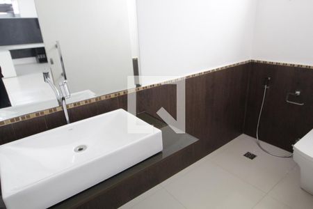 Casa para alugar com 280m², 3 quartos e 2 vagasBanheiro 2