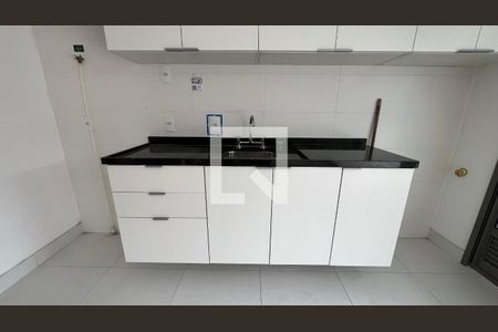 Sala e cozinha de apartamento para alugar com 1 quarto, 50m² em Vila Anglo Brasileira, São Paulo