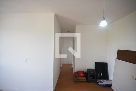 Corredor de apartamento para alugar com 3 quartos, 60m² em Conjunto Promorar Raposo Tavares, São Paulo