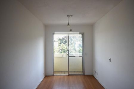 Sala de apartamento para alugar com 3 quartos, 60m² em Conjunto Promorar Raposo Tavares, São Paulo