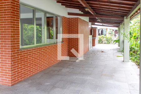 Galeria lateral de casa para alugar com 3 quartos, 200m² em Barra da Tijuca, Rio de Janeiro