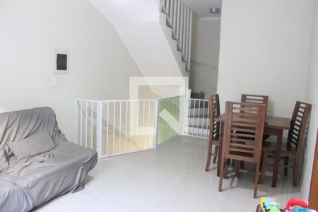 Sala de casa para alugar com 3 quartos, 114m² em Centro, São Vicente