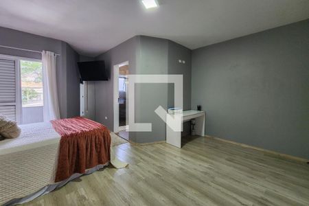 Casa à venda com 239m², 3 quartos e 3 vagasSuíte