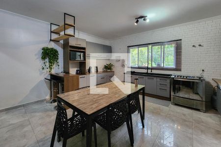 Casa à venda com 239m², 3 quartos e 3 vagasCozinha