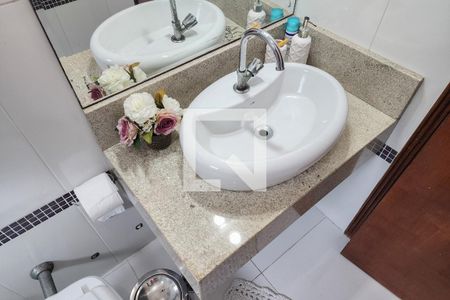 Casa à venda com 239m², 3 quartos e 3 vagasBanheiro Social