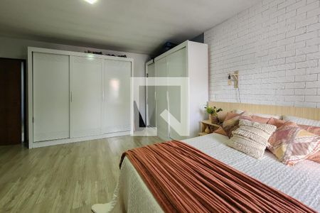 Casa à venda com 239m², 3 quartos e 3 vagasSuíte