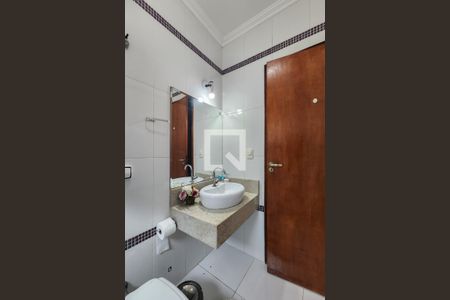 Casa à venda com 239m², 3 quartos e 3 vagasBanheiro Social