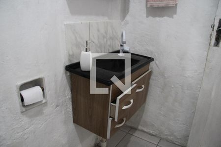 Casa à venda com 100m², 3 quartos e 2 vagasBanheiro social