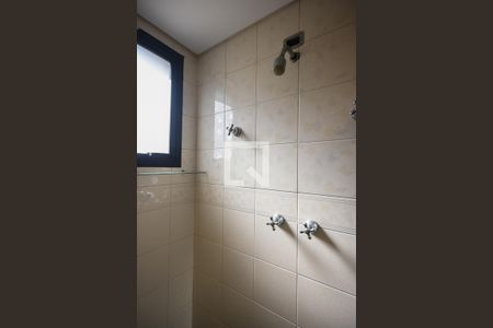 Apartamento à venda com 256m², 4 quartos e 4 vagasChuveiro do Banheiro da Suíte 1 