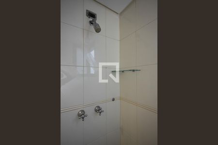 Apartamento à venda com 256m², 4 quartos e 4 vagasChuveiro do Banheiro da Suíte 2