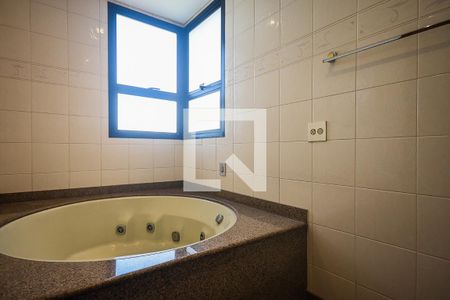 Apartamento à venda com 256m², 4 quartos e 4 vagasBanheiro Suíte 4