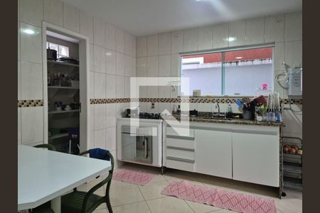 Casa de condomínio à venda com 350m², 4 quartos e 2 vagasCozinha 