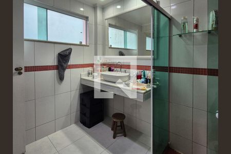 Casa de condomínio à venda com 350m², 4 quartos e 2 vagasBanheiro 2