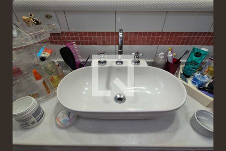 Casa de condomínio à venda com 350m², 4 quartos e 2 vagasBanheiro 2