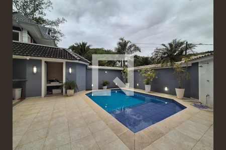 Casa de condomínio à venda com 350m², 4 quartos e 2 vagasÁrea externa 