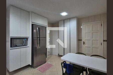 Casa de condomínio à venda com 350m², 4 quartos e 2 vagasCozinha 