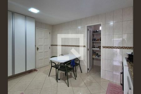 Casa de condomínio à venda com 350m², 4 quartos e 2 vagasCozinha 