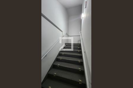 Studio para alugar com 74m², 1 quarto e 1 vaga Studio para alugar com 74m², 1 quarto e 1 vagaEscada