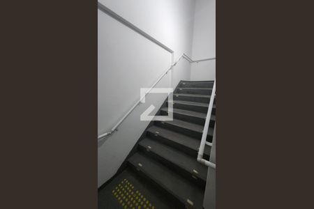 Studio para alugar com 74m², 1 quarto e 1 vaga Studio para alugar com 74m², 1 quarto e 1 vagaEscada